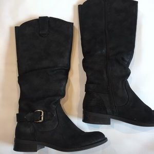 White Mt. Faux leather black boots